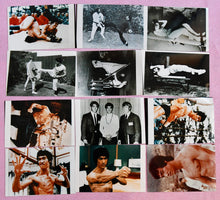 Laden Sie das Bild in den Galerie-Viewer, Bruce Lee Presse Fotos