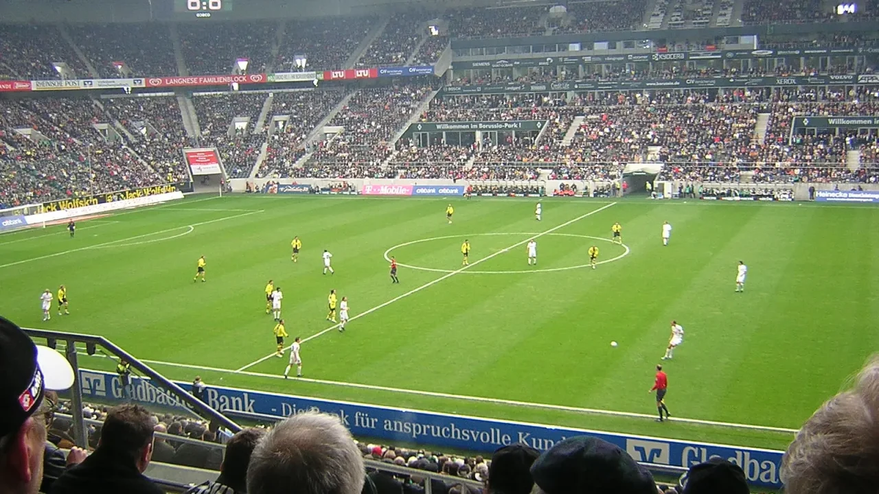 Borussia-Park beim Bundesligaspiel Borussia Mönchengladbach gegen Borussia Dortmund – Archivfoto
