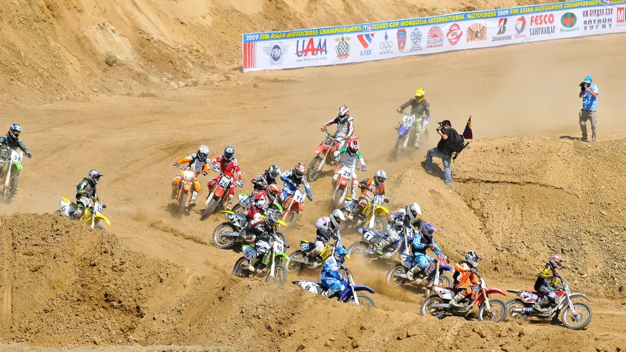 Motocross-Fahrer bei einer FIM-Meisterschaft – Archivfoto