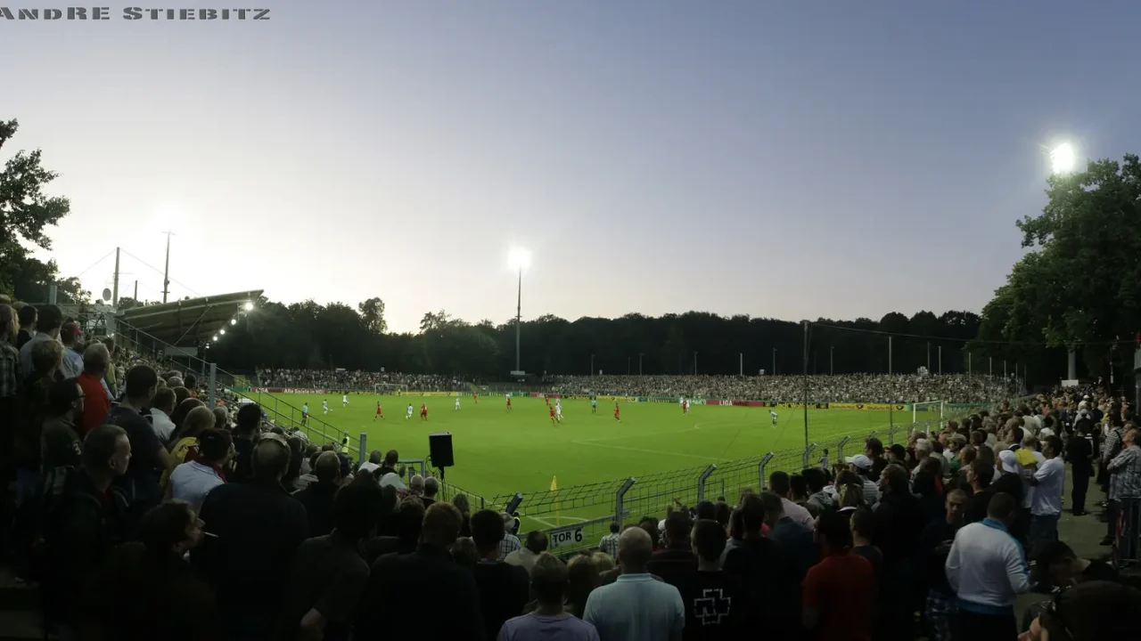Karl-Liebknecht-Stadion in Babelsberg beim DFB-Pokal 2009 – Archivbild