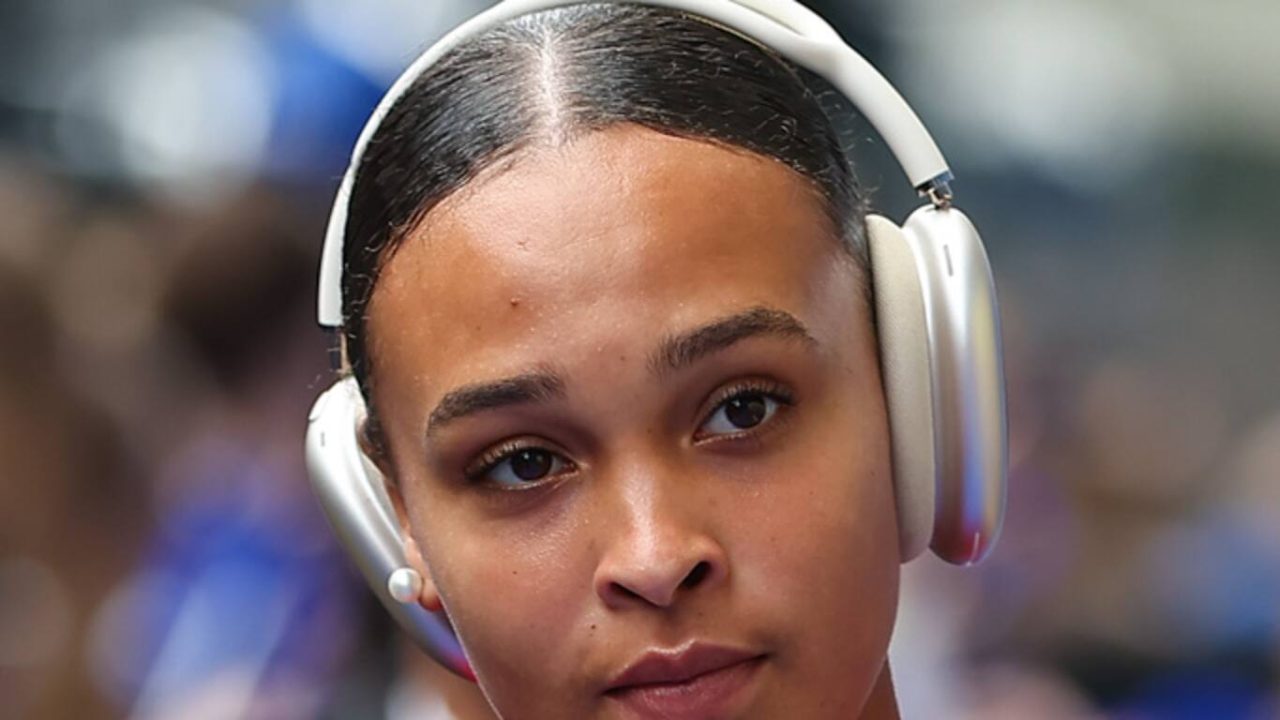 Lisa Baum vor einem Spiel des FC Arsenal in London
