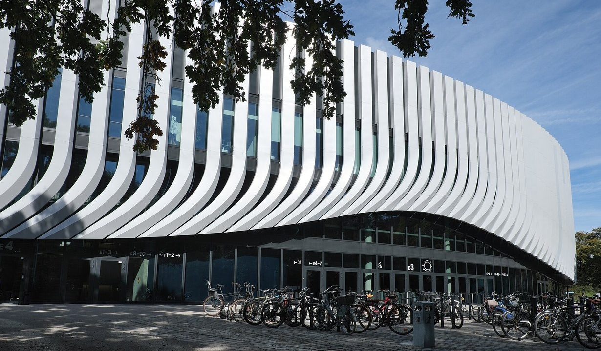Fassade des SAP Garden im Olympiapark München, Austragungsort von OKTAGON 96