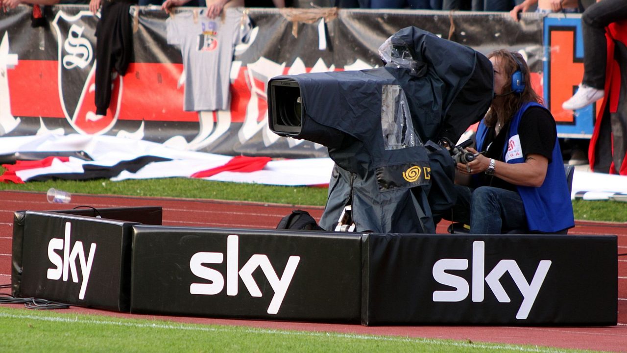 Sky-Fernsehkamera am Spielfeldrand, Archivfoto vom 28. Mai 2010