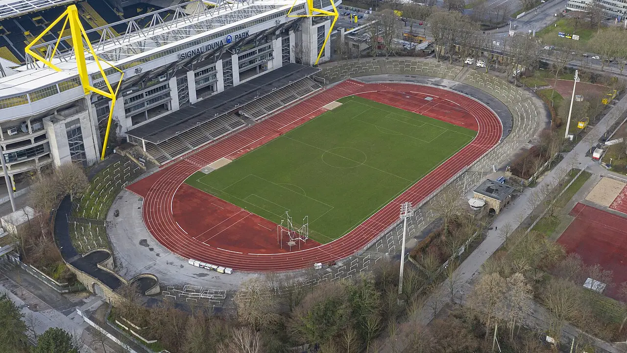 Archivaufnahme des Stadions Rote Erde in Dortmund, Heimstätte der BVB-U23